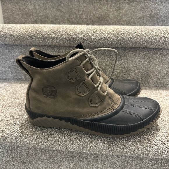 Sorel “Out & About” Boots Women’s size 10 - Picture 1 of 5